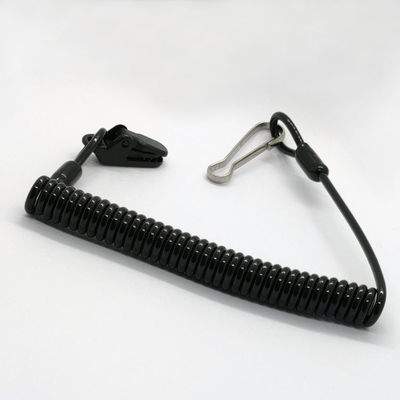Smycz do pistoletu ze sprężyną zabezpieczającą przed kradzieżą. Smycz do pistoletu zapewniająca bezpieczeństwo